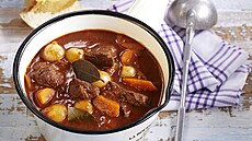 Jelení plec po burgundsku