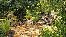 Zahradu má �tená� promy�lenou do detailu, je to jeho koní�ek. 