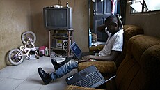 Ghanský podvodník s p�ezdívkou Duch zam��ující se na milostné internetové...