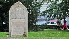 Místo, kde kdysi stála mariánskolázeská synagoga. Tady má stát nový objekt,...