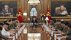 Severokorejský vůdce Kim Čong-un na zasedání ústřední vojenské komise Korejské...