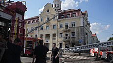 Následky ruského raketového útoku na ukrajinské msto ernihiv. (19. srpna 2023)