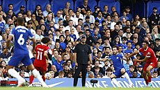 Jürgen Klopp, trenér Liverpoolu, sleduje poínání svých svenc v zápase s...