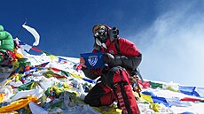 Horolezec Martin Jáchym s sebou na vrchol Everestu vzal i klubovou vlajku FC...