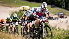 Jitka �ábelická (vpravo) na �ele závodu �eského poháru v cross country horských...