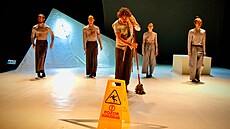 Záb�r ze zkou�ky p�edstavení Loop, které Losers Cirque Company uvádí na Letní...