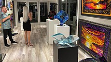 Exponáty eských sklá v havajské The Holle Gallery