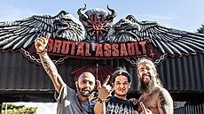 Natěšení fanoušci v úvodním dnu festivalu Brutal Assault (9. srpna 2023)