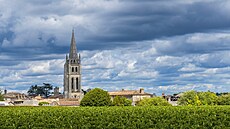 Vinice v blízkosti francouzského msta Saint-Emilion (Akvitánie, Gironde)