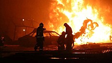 Při výbuchu a následném požáru na benzinové stanici v Machačkale jihu Ruska...