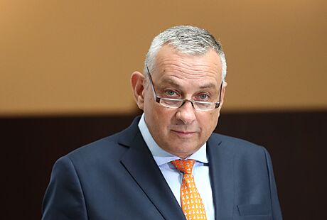 Ministr prmyslu a obchodu Jozef Síkela ze STAN na tiskové konferenci ped...