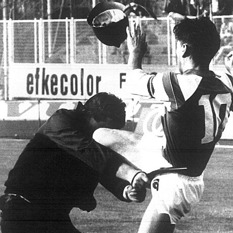Dobová fotografie z 13. kvtna 1990, kdy ped zápasem tehdejí jugoslávské lihy...