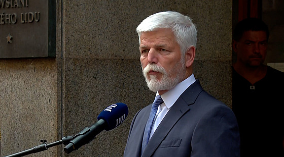 Prezident Petr Pavel nakonec po určitém váhání podepsal důchodovou novelu. Bude platit o měsíc později, než si přála vláda.