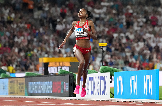 Winfred Yaviová se v Budape�ti s náskokem stává mistryní sv�ta v b�hu na 3000...