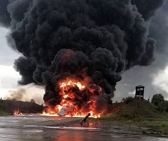 Ukrajinský dron zni�il ruský strategický bombardér Tu-22M3 na letecké základn�...