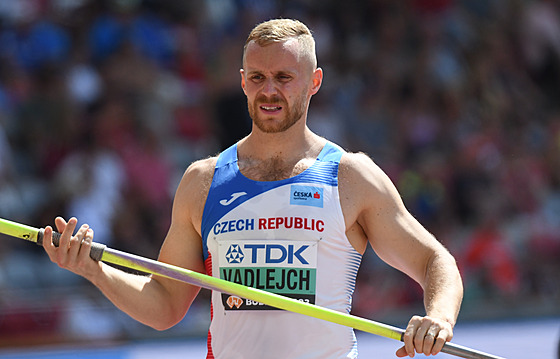 O�t�pa� Jakub Vadlejch b�hem kvalifikace na mistrovství sv�ta v Budape�ti.