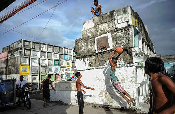 Vá�e� pro basketbal se u Filipínc� projevuje i tak, �e  ho hrají v�ude kde se...