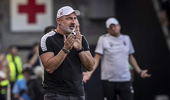 Trenér Slavie Jind�ich Trpi�ovský b�hem 4. p�edkola Evropské ligy proti Zorje...