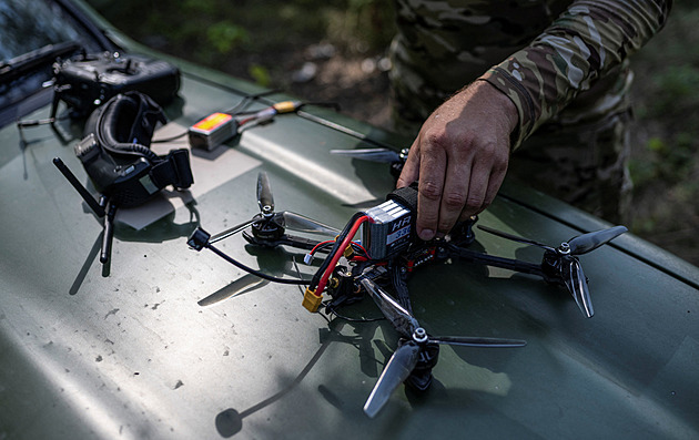 Ukrajina má první flotilu námořních dronů na světě, nutí Rusy ukrývat lodě