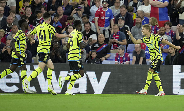 Ödegaard z penalty trefil výhru Arsenalu na hřišti Crystal Palace