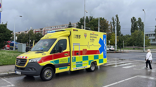 Studentka gymnázia se napila z lahve, v níž bylo Savo. Odvezla ji záchranka