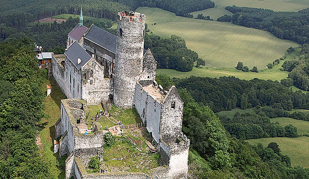 Jak žili na středověkém hradě. Při obléhání museli strašně trpět, říká kastelolog