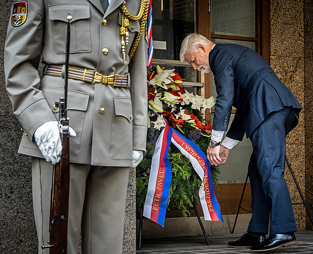 POLITICKÝ DIÁŘ: Petr Pavel, Pelíšky, otec Šebek a vzkaz od Kodeta