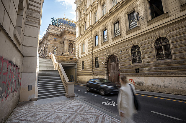 Vltavská kaskáda razantně upouští vodu. Bariéry u řeky postaví i Praha