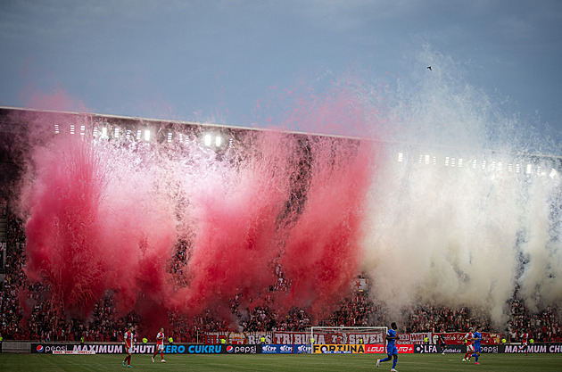 PONEDĚLNÍK: O skandální penaltě Řezníka z Horní Břízy i bouráku Bořilovi