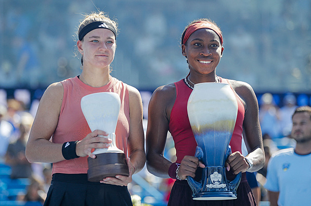 Muchová titul v Cincinnati nezískala, Djokovič přežil Alcarazův mečbol