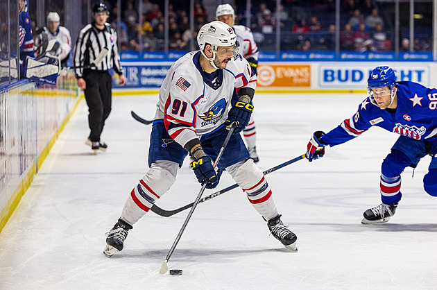 Sbohem, Ameriko! Frk o marném boji v zámoří, Švýcarsku i oťukávání s Kometou
