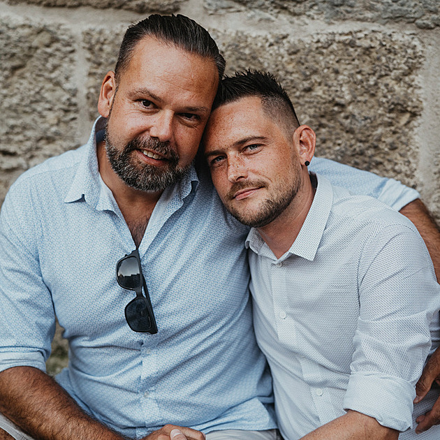 V parlamentu by se měli chytit za hlavu, říkají první gayové z Výměny manželek