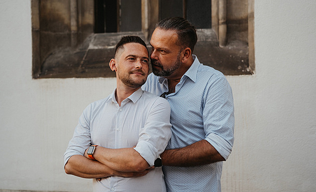 V parlamentu by se měli chytit za hlavu, říkají první gayové z Výměny manželek