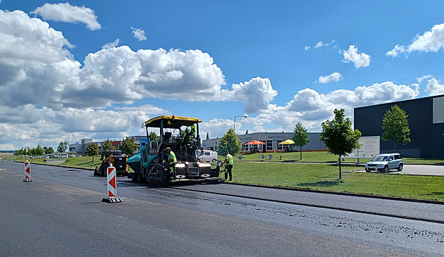 Silničáři pracují na hlavním tahu na Moravu i v noci, do září bude hotovo