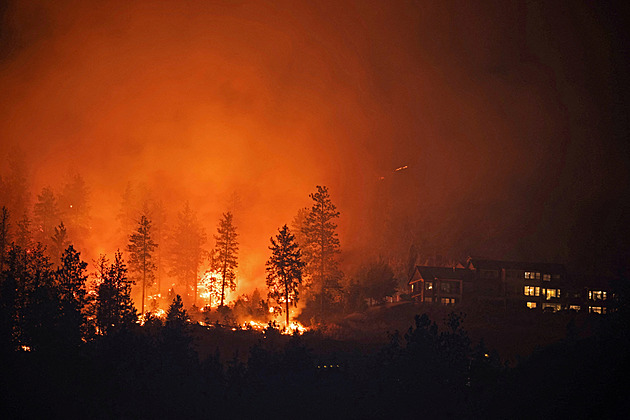 Kanada se potýká s lesními požáry v Britské Kolumbii, do boje nasadí armádu