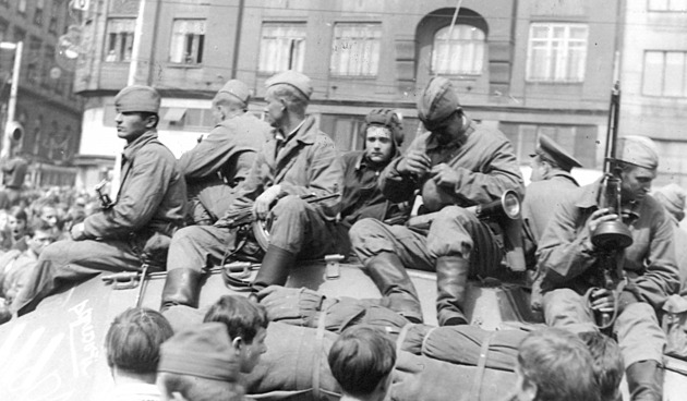 Okupační vojska v Brně v srpnu 1968 zachytil z bezprostřední blízkosti
