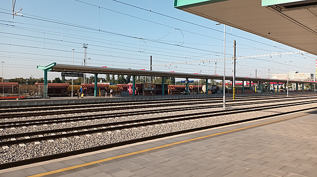 U Pardubic vlak usmrtil člověka, koridor z Prahy na Moravu asi hodinu stál