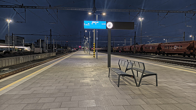 Oprava uzlu v Pardubicích jde do finále. Nástupiště je hotové, brzy bude i lávka