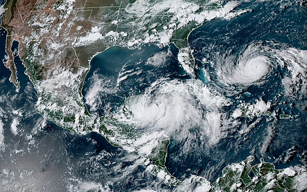 Floridu obemkly dvě bouře. Jedna na poloostrov udeří plnou silou