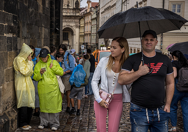 Česko čekají teplé dny, meteorologové ale varují před deštěm i bouřkami