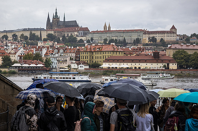 Nadprůměrné teploty vydrží i v dalších dnech, doplní je však více srážek