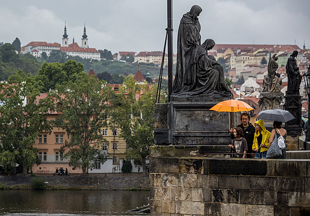 O víkendu přijde ochlazení. Jarní slunce vystřídají přeháňky, někde i nasněží