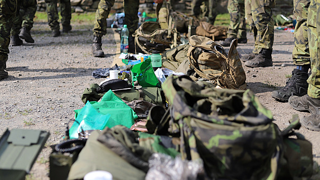 OBRAZEM: Střelba, hledání min i noční výsadek. Na Libavé soutěží vojáci