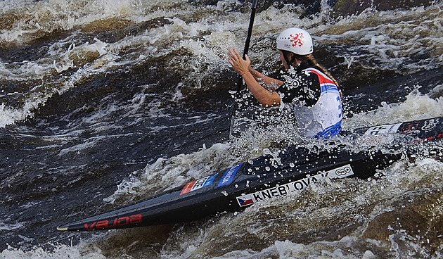 Na juniorském MS ve vodním slalomu vyhrály Beková a Knedlová kayakcross