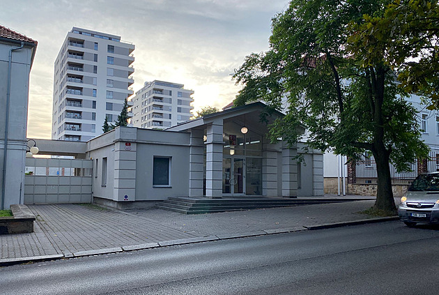 Soud rozhoduje o vazbě muže obviněného z napadení dvou Ukrajinek v Plasích