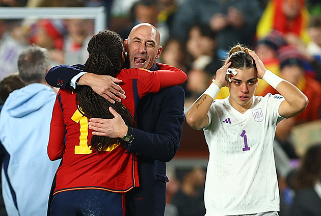 Rubialese kvůli polibku po finále MS fotbalistek vyšetřují i ve Španělsku