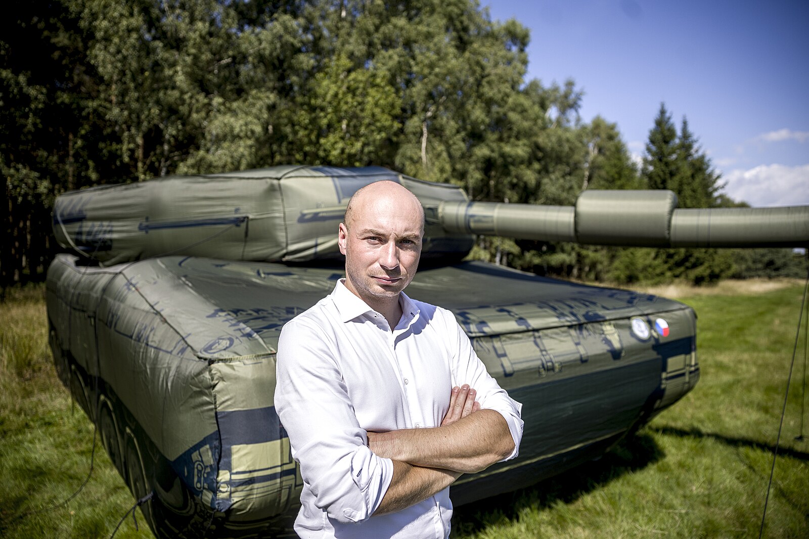 VIDEO: Je to tank, nebo „skákací hrad“? Nafukovací zbraně šetří vojsku ...
