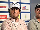 Golfista Francesco Molinari (vlevo) z Itálie a Jií Zuska z R na tiskové...