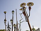Kritof Kintera socha a výtvarník navrhl okolí Dvoreckého mostu vetn lampy a...