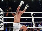 Ukrajinský boxer Oleksandr Usyk slaví obhájobu titul profesionálních...
